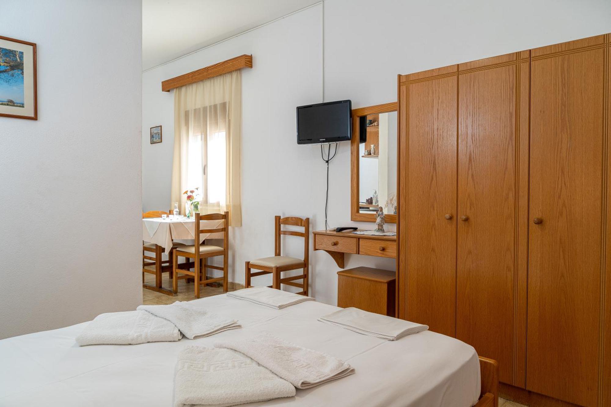 Akrotiri Apartments Makrýgialos Екстериор снимка
