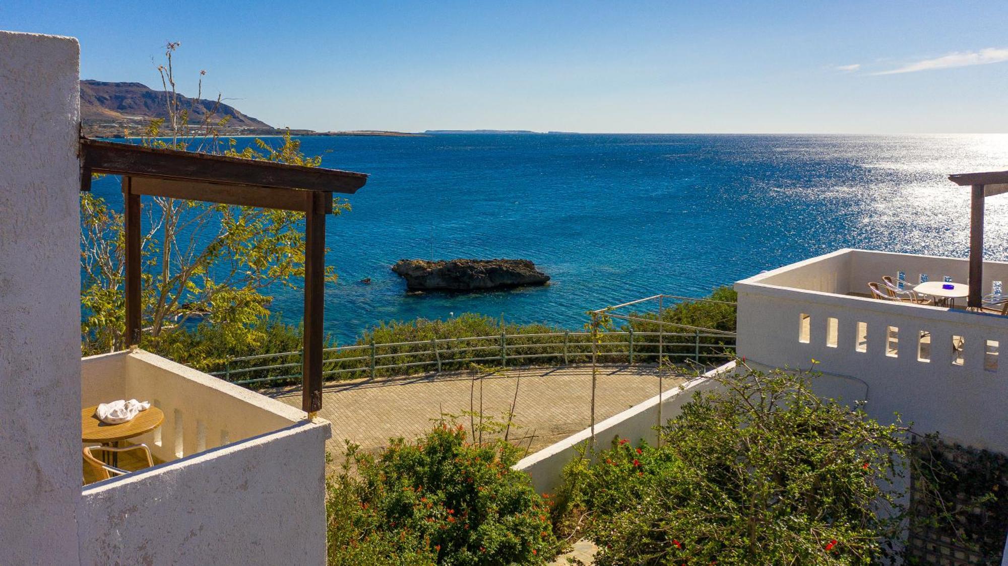 Akrotiri Apartments Makrýgialos Екстериор снимка