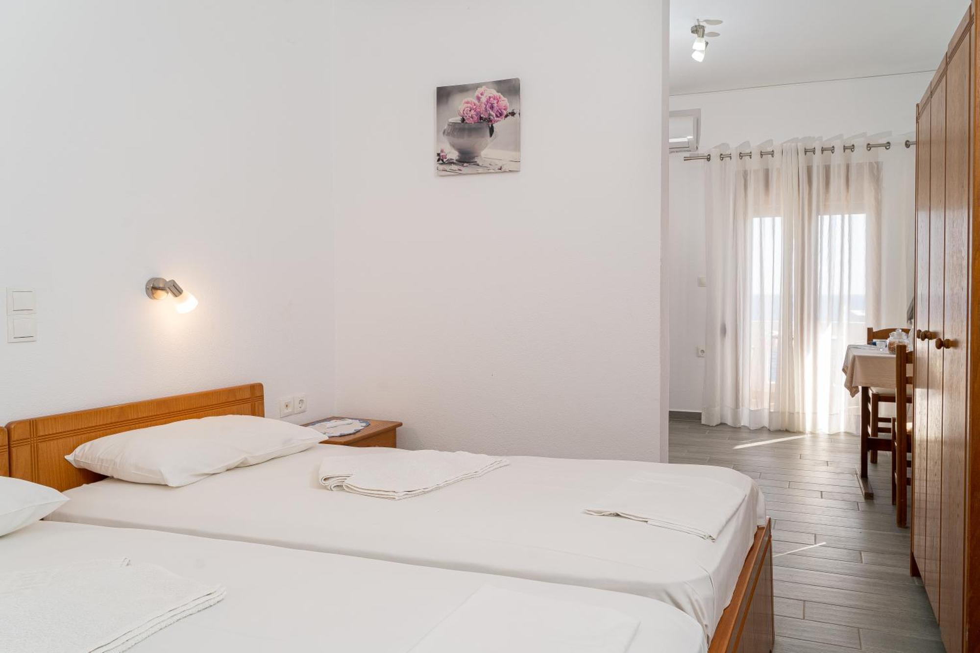 Akrotiri Apartments Makrýgialos Екстериор снимка