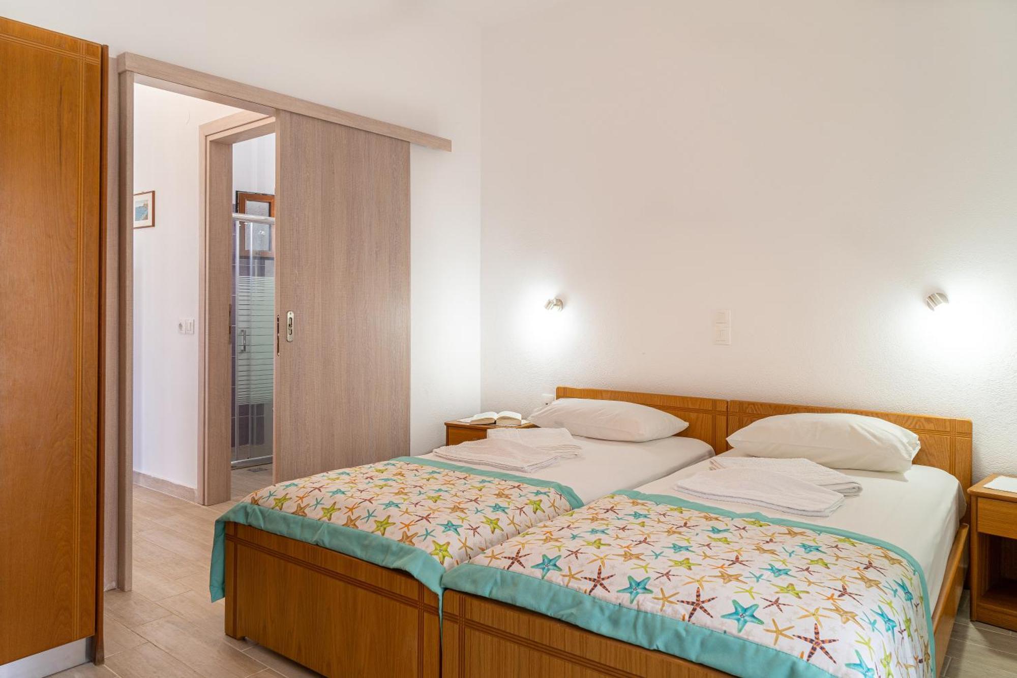 Akrotiri Apartments Makrýgialos Екстериор снимка