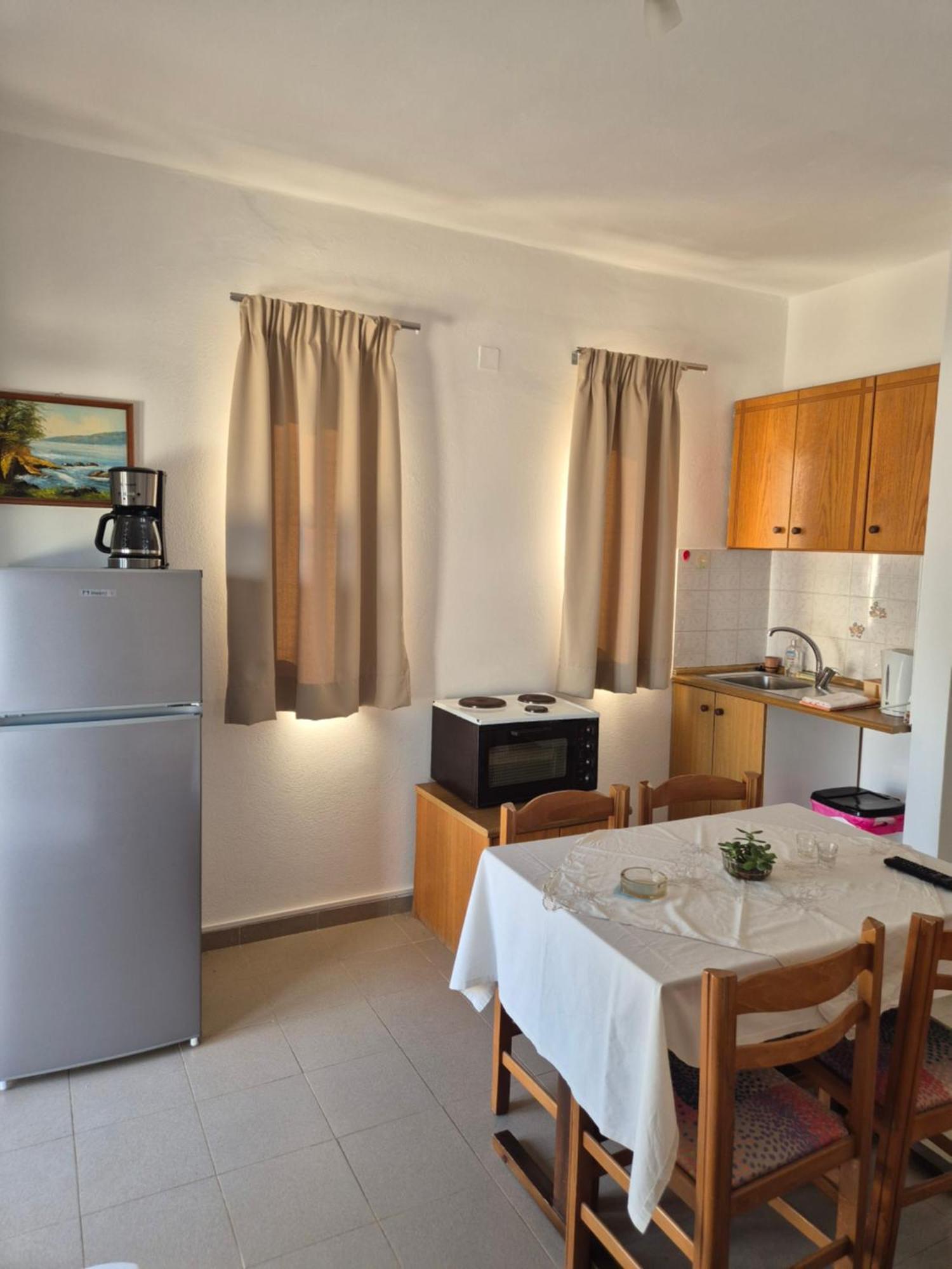 Akrotiri Apartments Makrýgialos Екстериор снимка