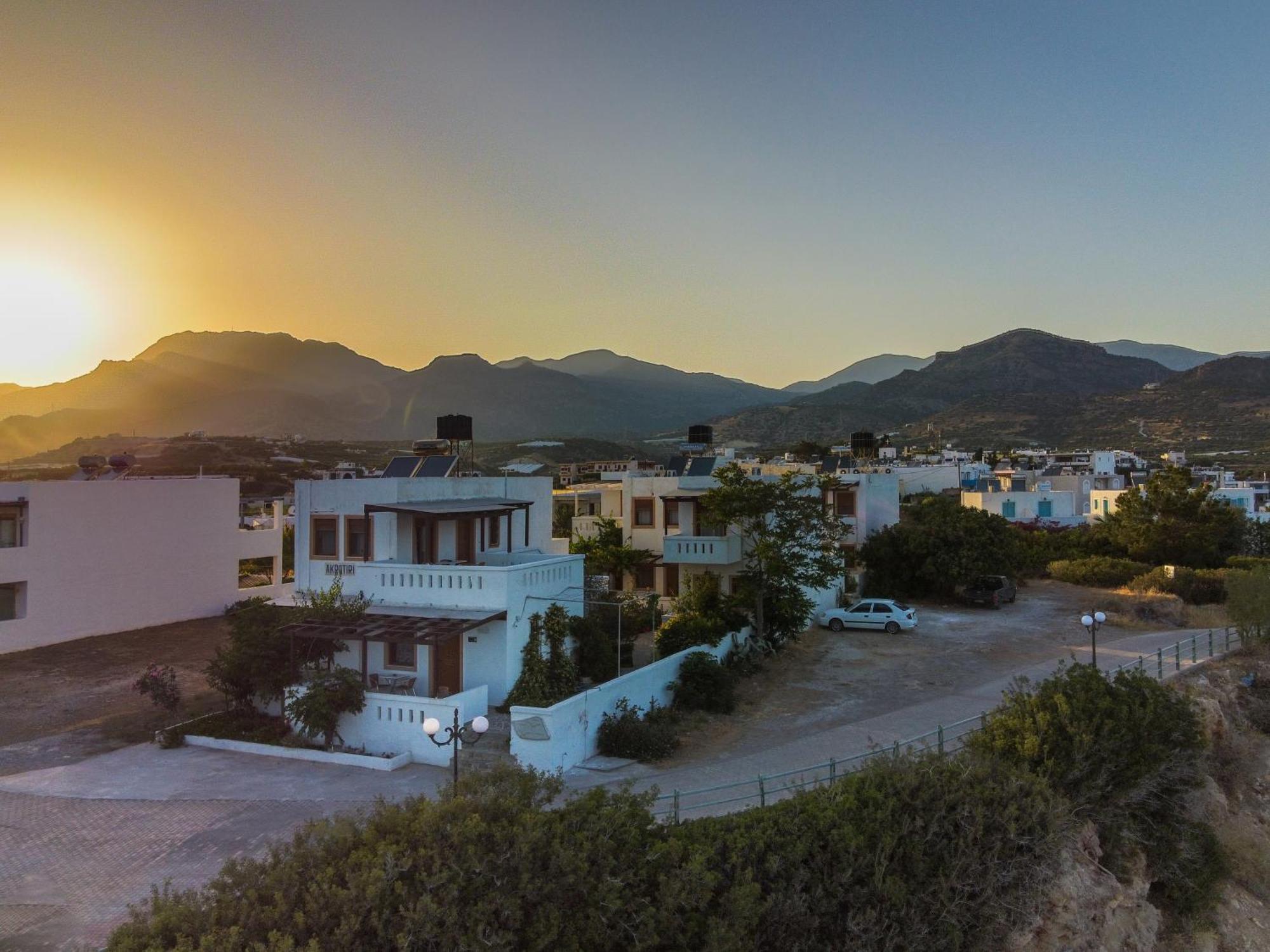 Akrotiri Apartments Makrýgialos Екстериор снимка